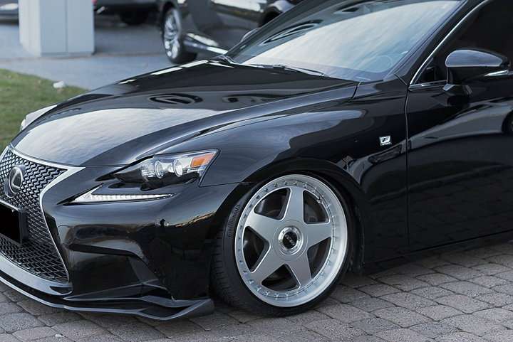 2016 Lexus IS300 - Image 5