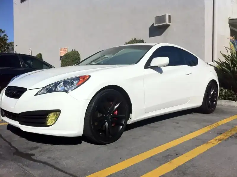 2010 Hyundai Genesis Coupe - Image 2