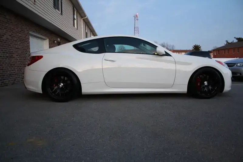 2011 Hyundai Genesis Coupe - Image 3