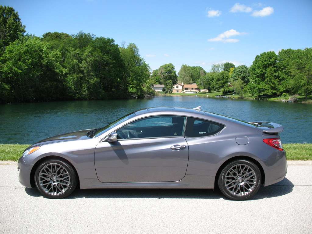 2012 Hyundai Genesis Coupe - Image 2
