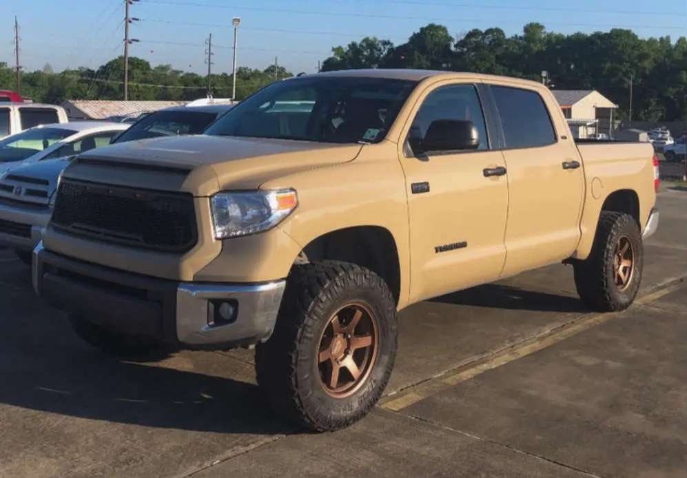 2017 Toyota Tundra - Image 2