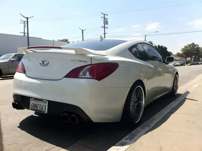 2010 Hyundai Genesis Coupe - Image 4