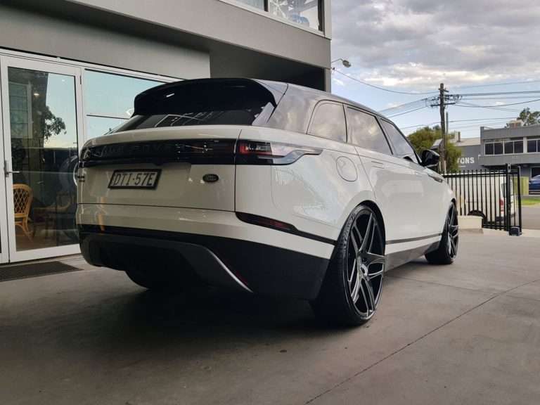 2023 Land Rover Range Rover Velar - Image 4
