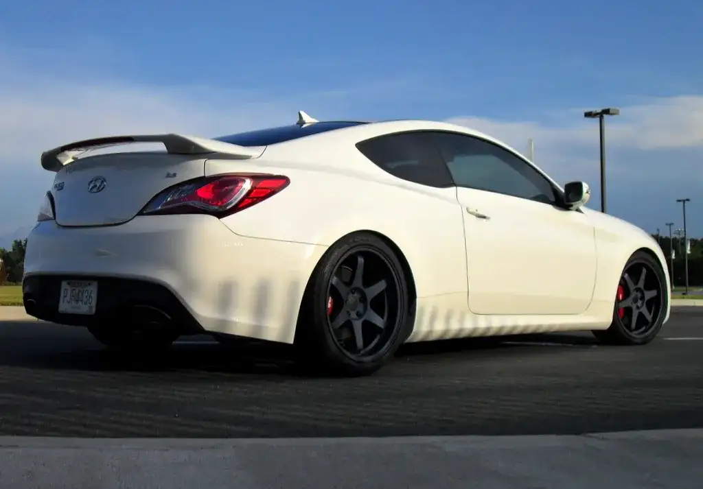 2010 Hyundai Genesis Coupe - Image 4