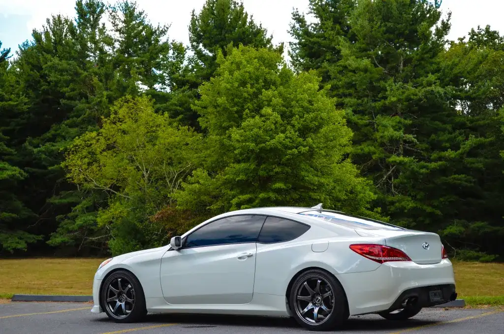 2011 Hyundai Genesis Coupe - Image 2
