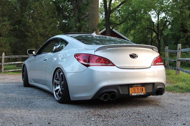 2010 Hyundai Genesis Coupe - Image 4