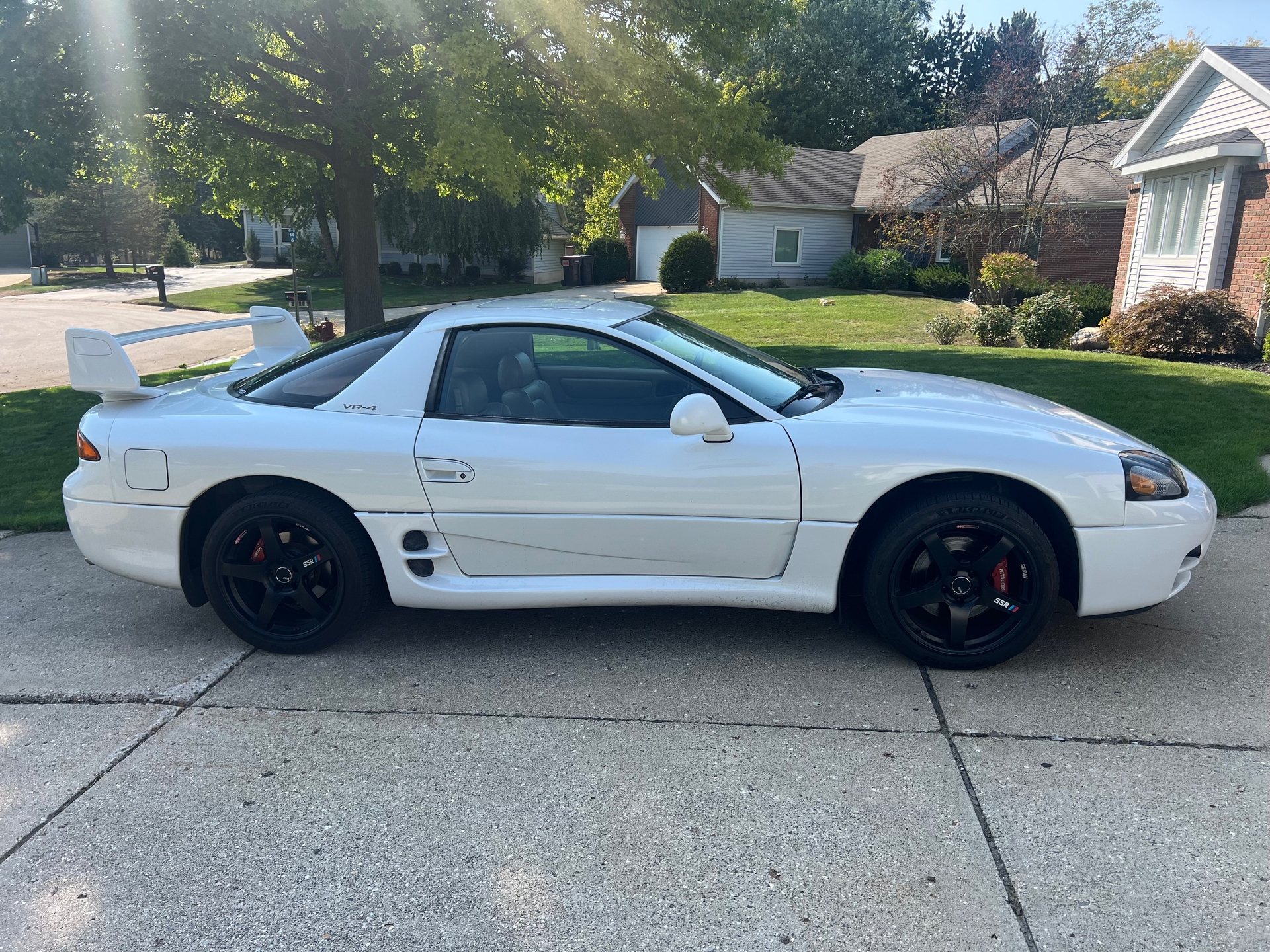 1999 Mitsubishi 3000GT - Image 3