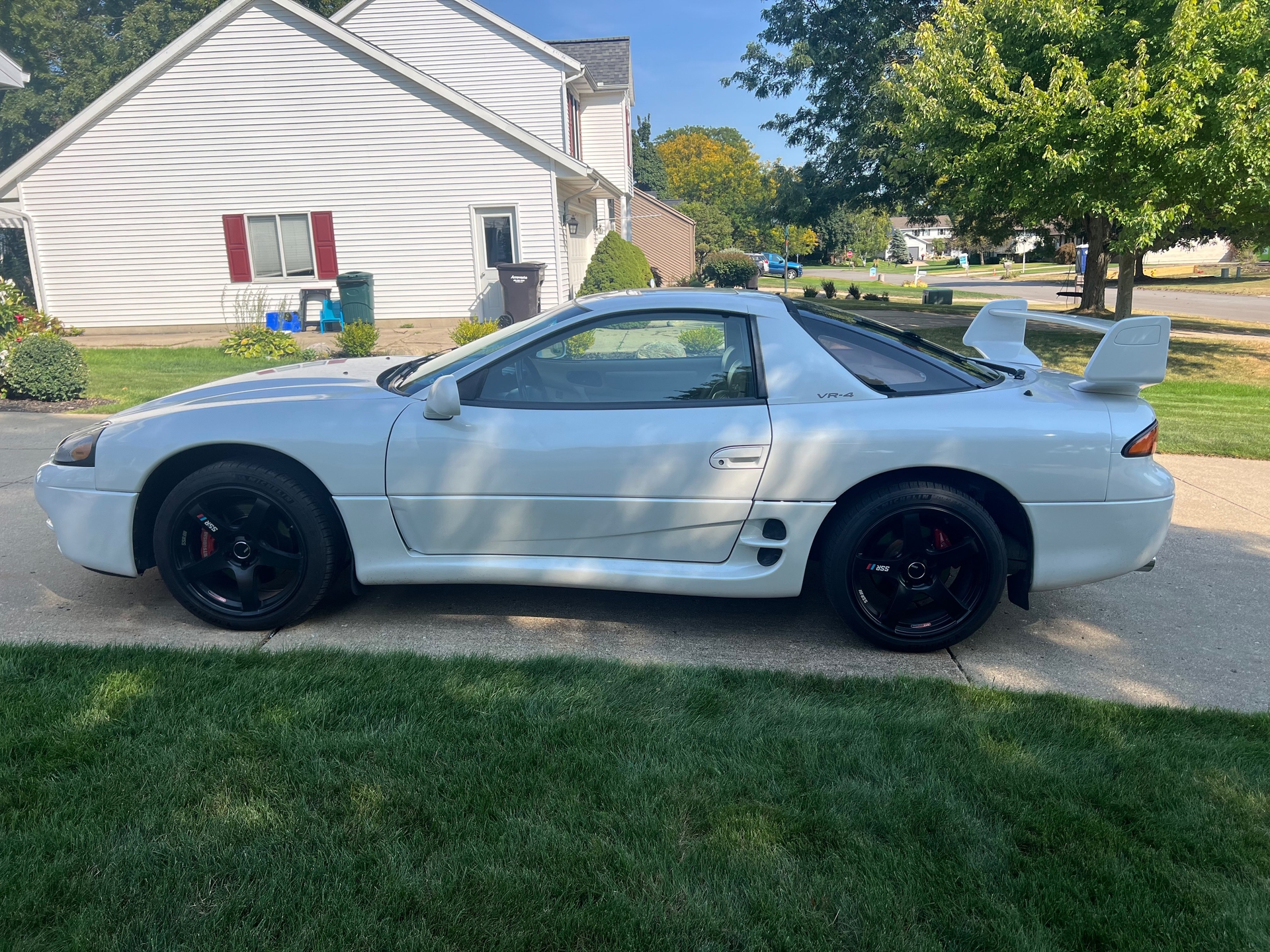 1999 Mitsubishi 3000GT - Image 2