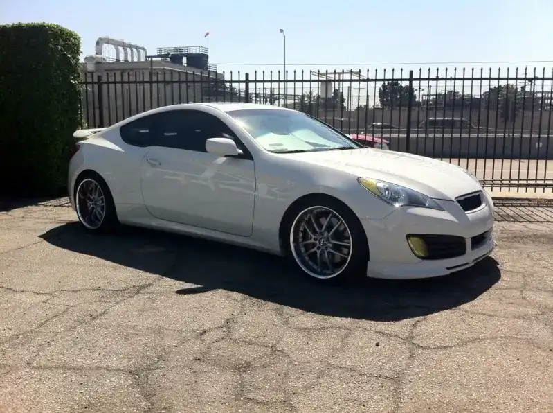 2010 Hyundai Genesis Coupe - Image 3
