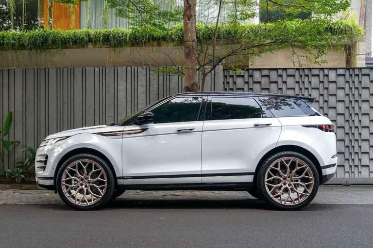2023 Land Rover Range Rover Evoque - Image 2