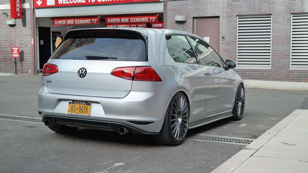 2015 Volkswagen GTI - Image 4