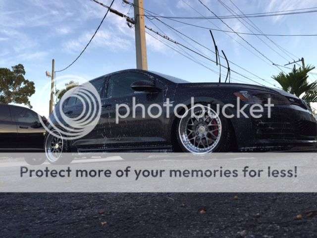 2013 Volkswagen Golf - Image 1