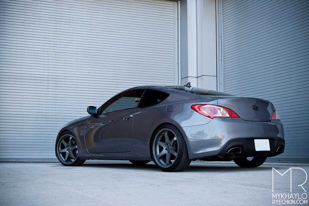2010 Hyundai Genesis Coupe - Image 2
