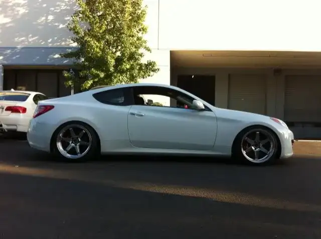2010 Hyundai Genesis Coupe - Image 3