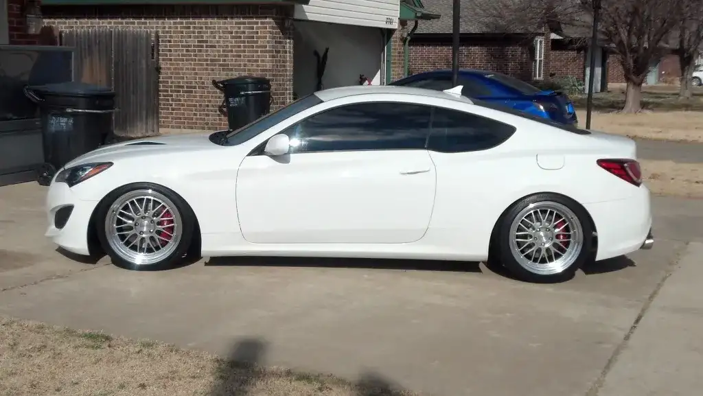 2013 Hyundai Genesis Coupe - Image 2