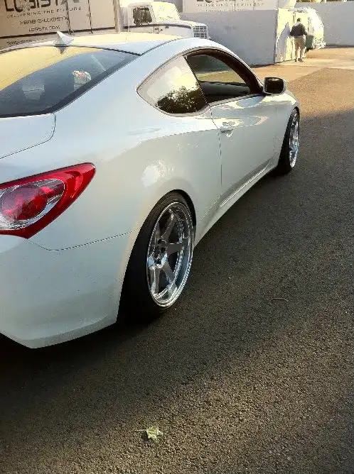 2010 Hyundai Genesis Coupe - Image 4