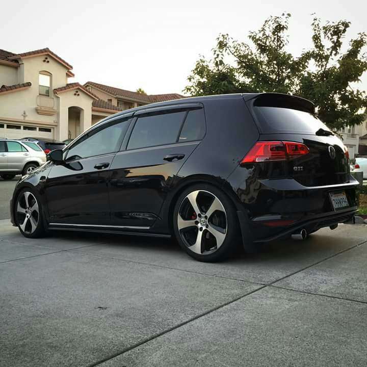 2012 Volkswagen Golf - Image 1
