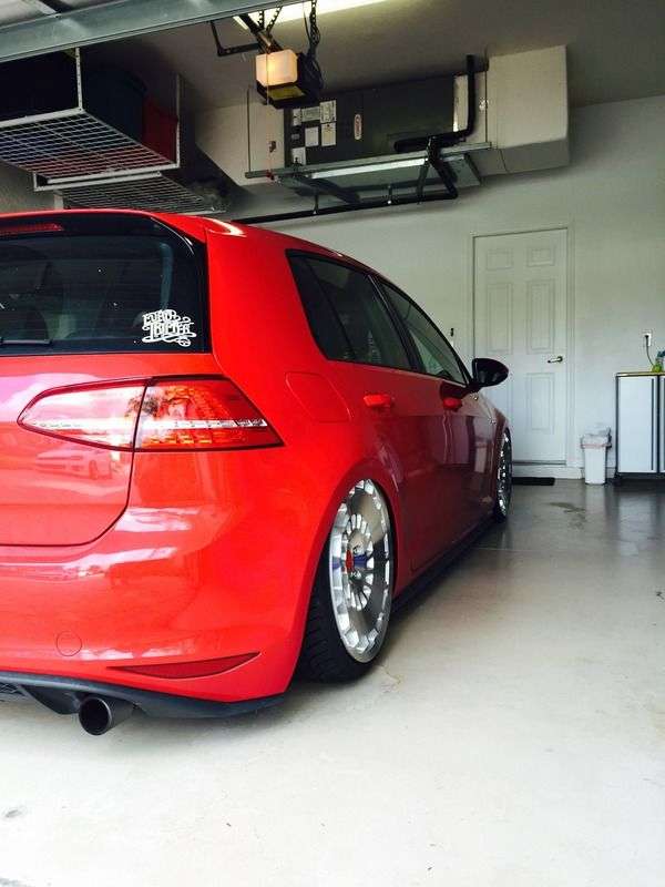 2012 Volkswagen Golf - Image 1