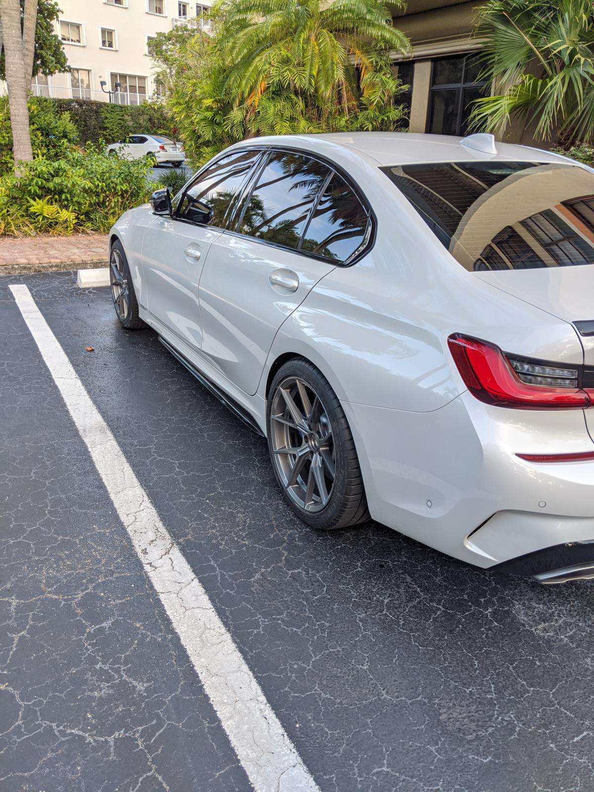 2019 BMW 330i - Image 4