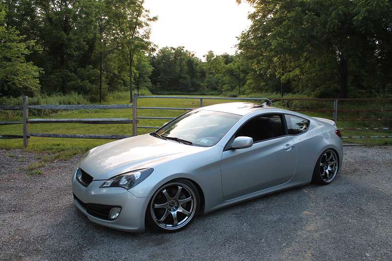 2010 Hyundai Genesis Coupe - Image 2